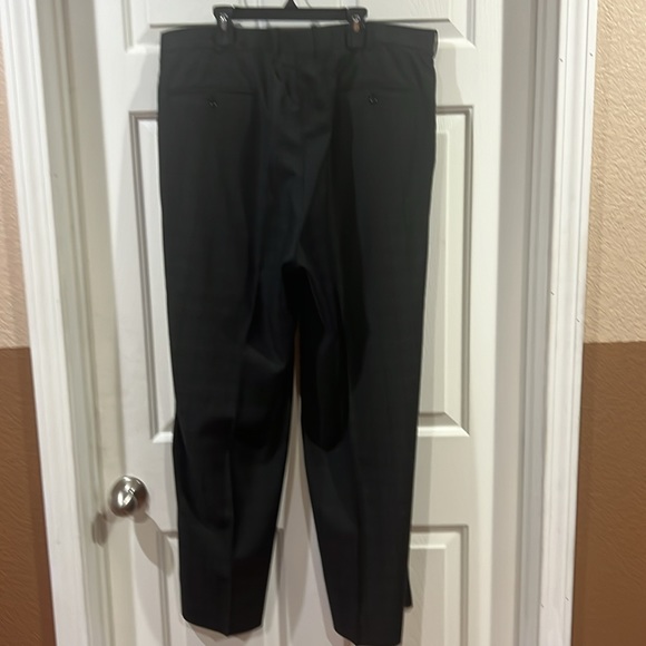 Casa Del Mar Men Black Windowpane 3 piece suit, Vest With Pants and Jacket - Picture 7 of 10